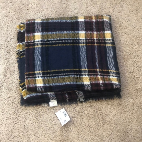 NWT, Blanket Scarf, Plaid - Picture 2 of 3